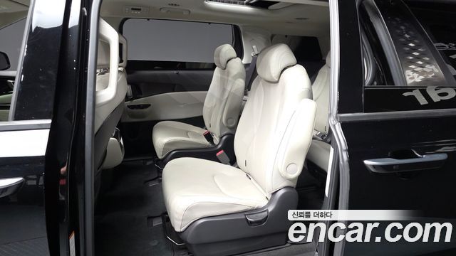 Kia Canival 2022 — photo 16