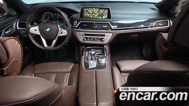 BMW 7-Series 2018 — photo 10