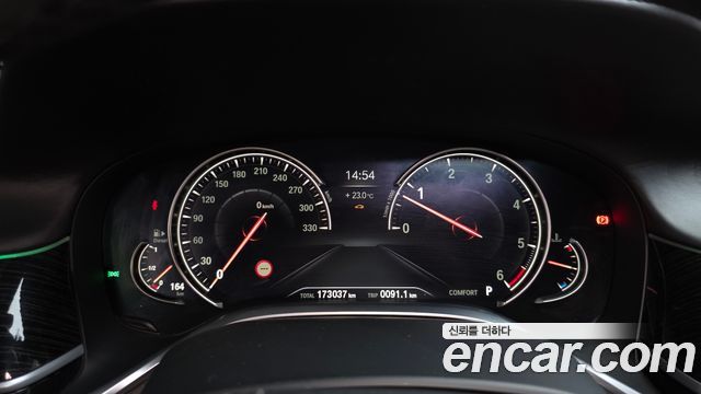 BMW 7-Series 2018 — photo 11
