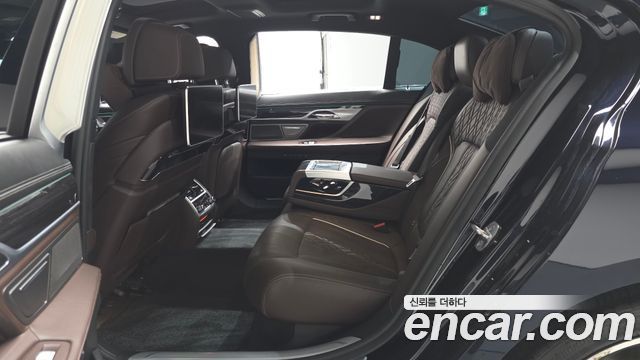 BMW 7-Series 2018 — photo 18
