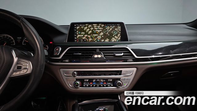 BMW 7-Series 2018 — photo 20