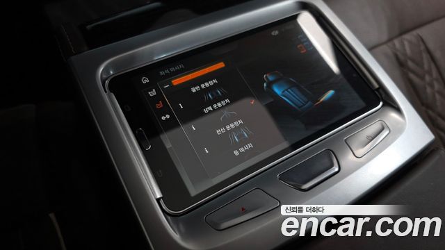 BMW 7-Series 2018 — photo 25