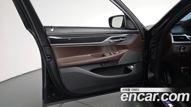 BMW 7-Series 2018 — photo 14