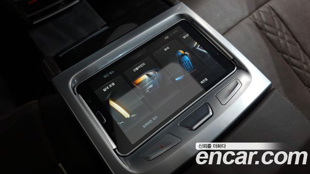 BMW 7-Series 2018 — photo 31