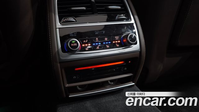 BMW 7-Series 2018 — photo 33