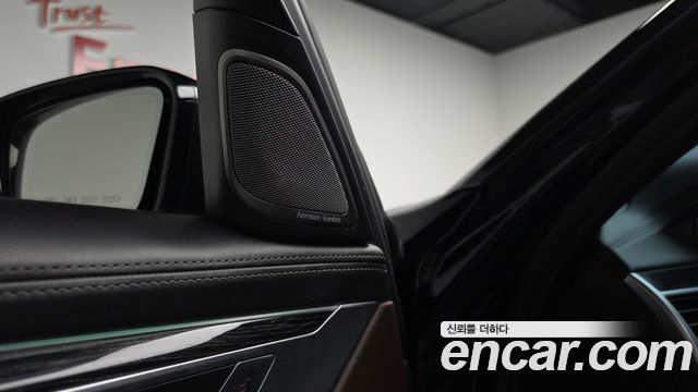 BMW 7-Series 2018 — photo 35