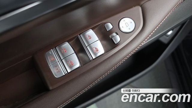 BMW 7-Series 2018 — photo 36
