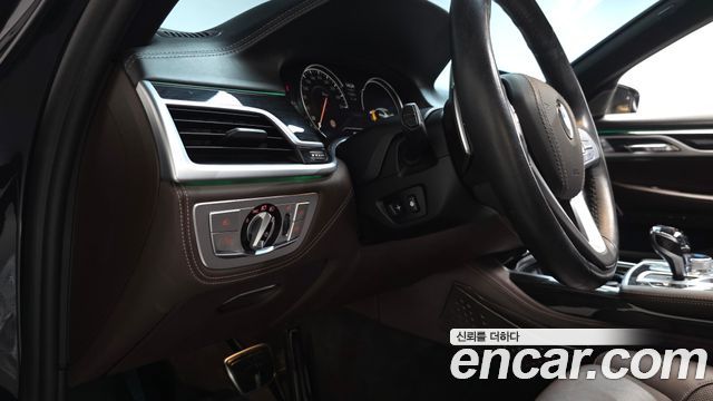 BMW 7-Series 2018 — photo 38