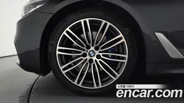BMW 5-Series 2019 — photo 5