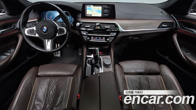 BMW 5-Series 2019 — photo 10