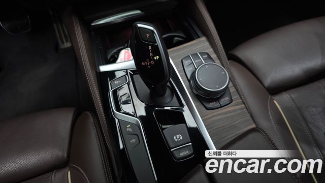 BMW 5-Series 2019 — photo 12