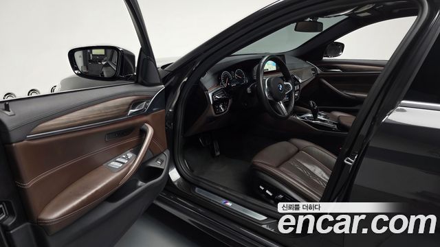 BMW 5-Series 2019 — photo 13
