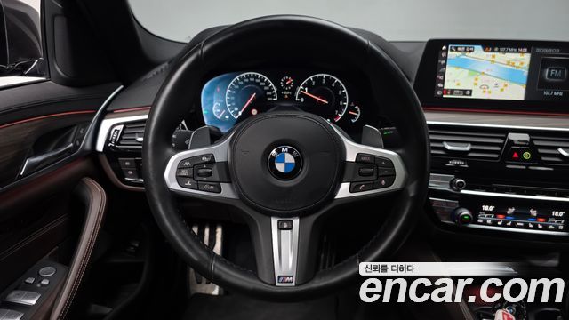 BMW 5-Series 2019 — photo 19