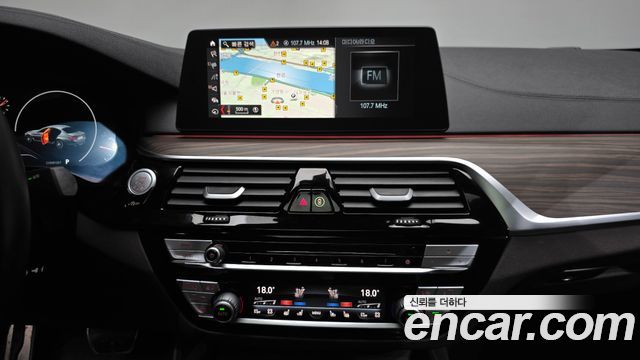 BMW 5-Series 2019 — photo 20