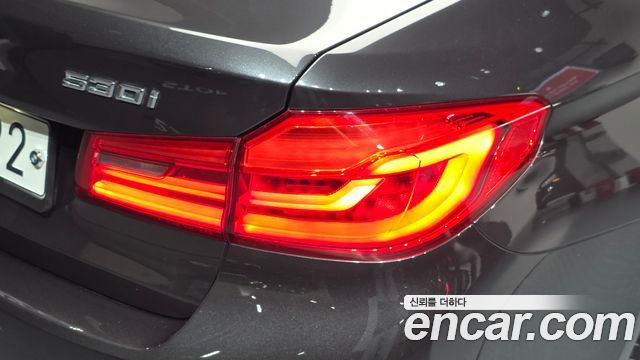 BMW 5-Series 2019 — photo 9