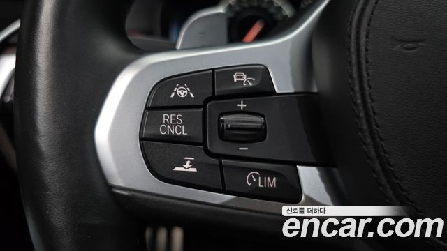 BMW 5-Series 2019 — photo 30