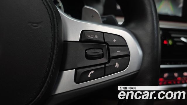 BMW 5-Series 2019 — photo 31