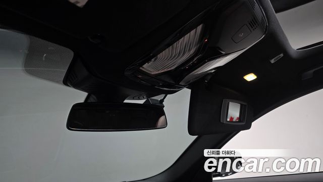 BMW 5-Series 2019 — photo 33