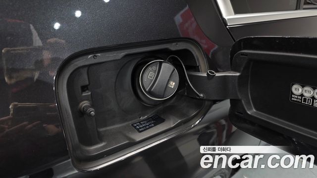 BMW 5-Series 2019 — photo 37