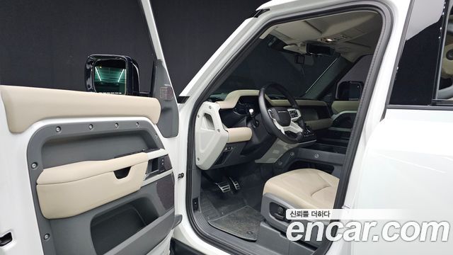 Land Rover Defender 2020 — photo 13