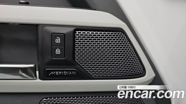 Land Rover Defender 2020 — photo 20