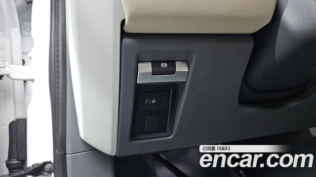 Land Rover Defender 2020 — photo 21