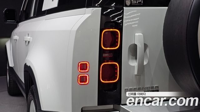 Land Rover Defender 2020 — photo 9