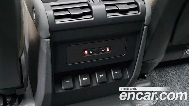 Land Rover Defender 2020 — photo 34