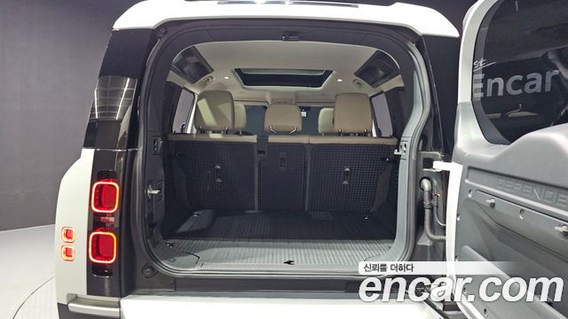 Land Rover Defender 2020 — photo 36