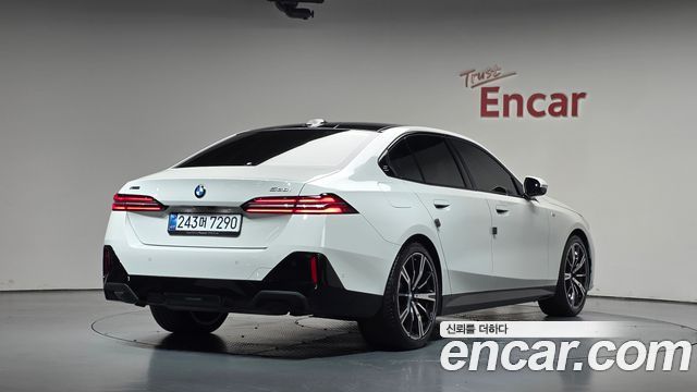 BMW 5-Series 2025 — photo 2