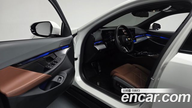 BMW 5-Series 2025 — photo 13