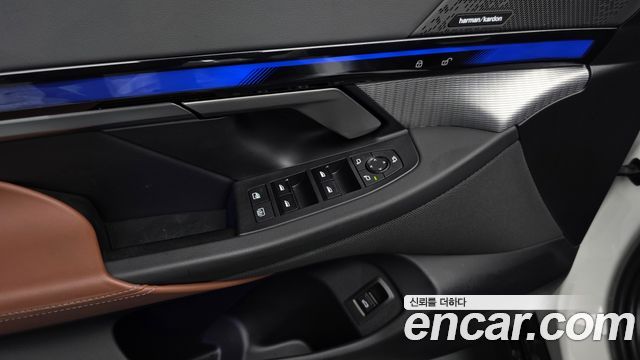 BMW 5-Series 2025 — photo 24