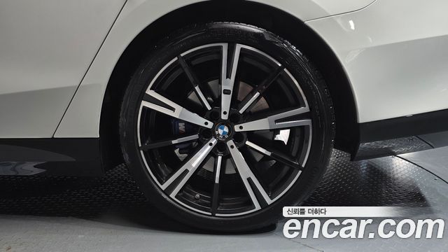 BMW 5-Series 2025 — photo 7