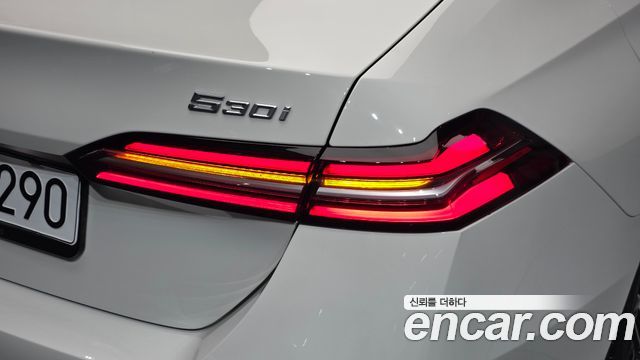 BMW 5-Series 2025 — photo 9