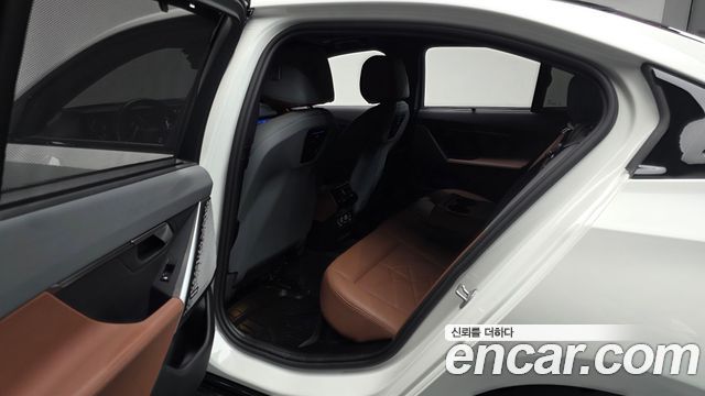 BMW 5-Series 2025 — photo 16