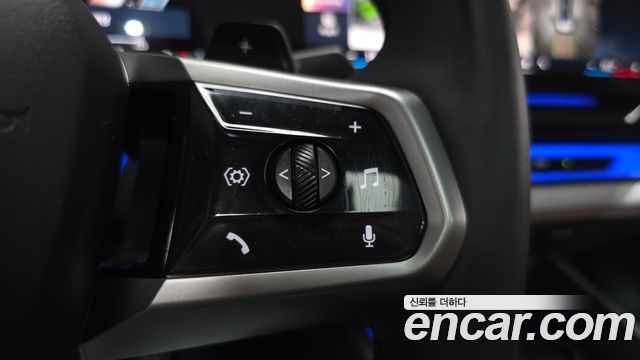BMW 5-Series 2025 — photo 32