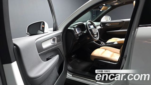 Volvo XC40 2022 — photo 13