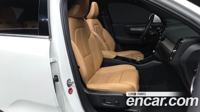 Volvo XC40 2022 — photo 17