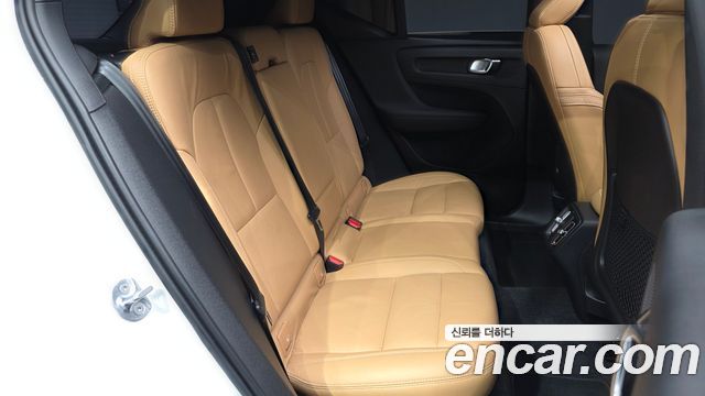 Volvo XC40 2022 — photo 18