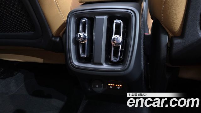 Volvo XC40 2022 — photo 24