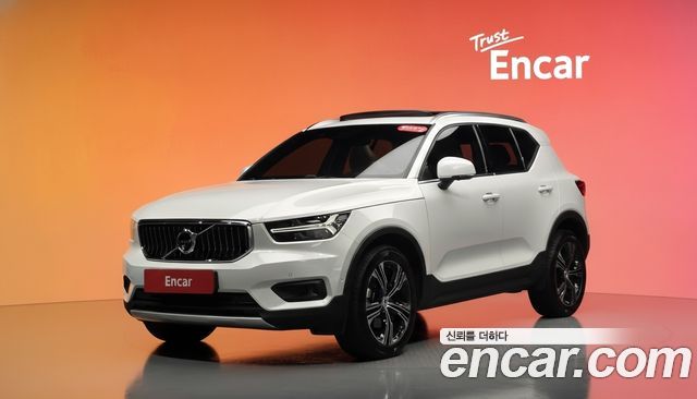 Volvo XC40 2022 — photo 1