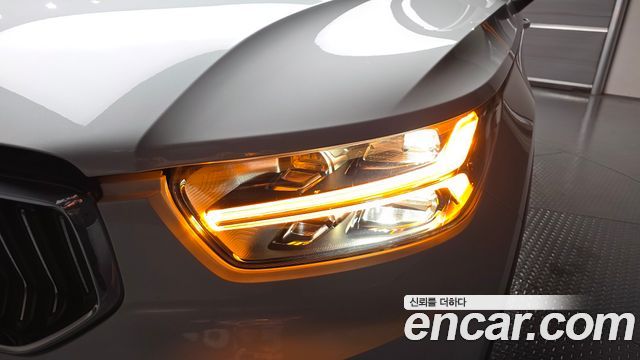 Volvo XC40 2022 — photo 8