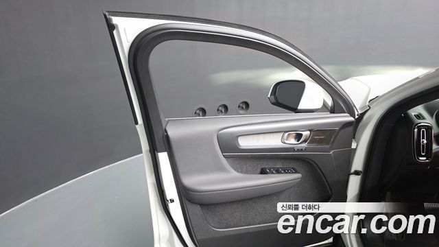 Volvo XC40 2022 — photo 14