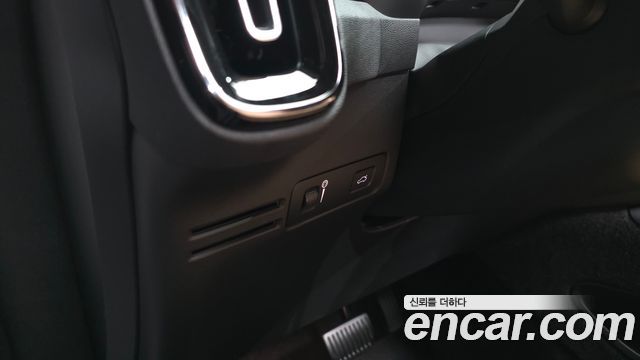 Volvo XC40 2022 — photo 29