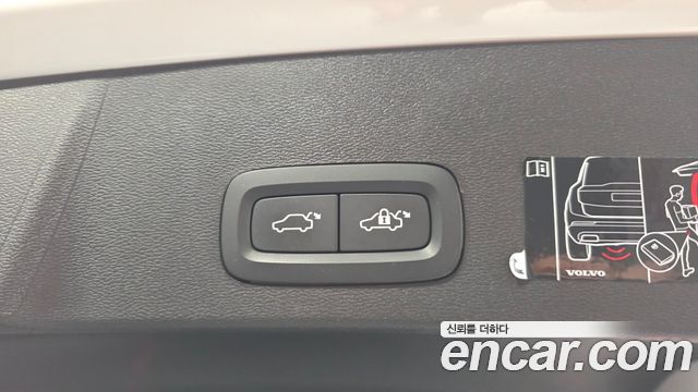 Volvo XC40 2022 — photo 32