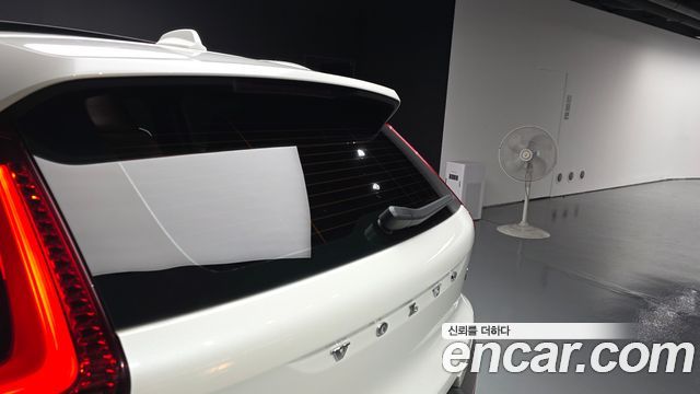 Volvo XC40 2022 — photo 40