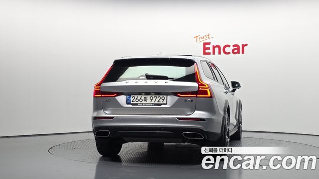 Volvo V60 2021 — photo 4