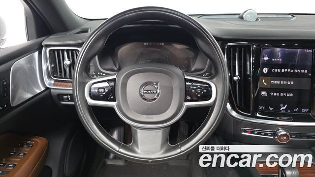 Volvo V60 2021 — photo 19