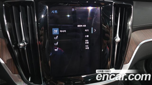 Volvo V60 2021 — photo 24