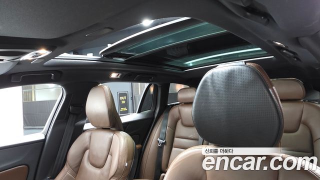 Volvo V60 2021 — photo 25